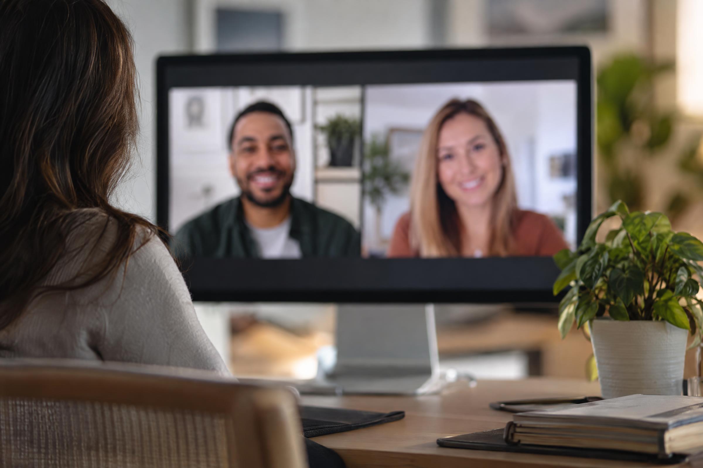 Remote onboarding buddy meeting during a 30-60-90 day onboarding plan